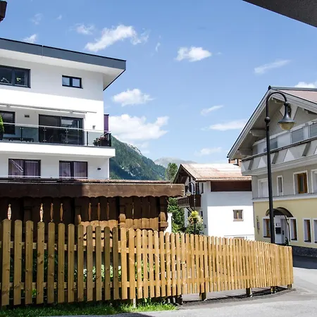 Apartment Chamins
