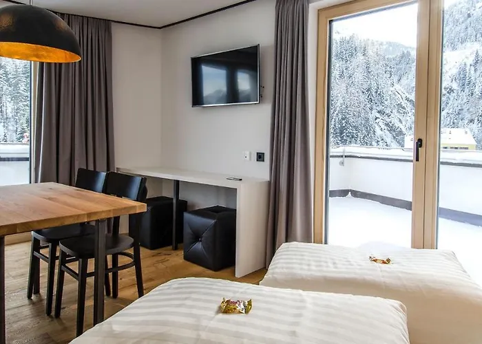 アパート Chamins イシュグル